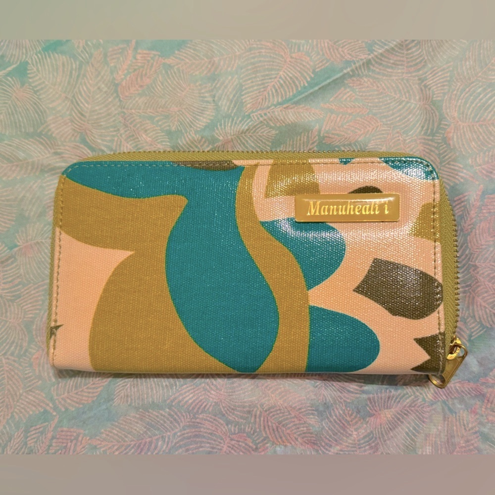 Manuhealii zip around wallet- NEW